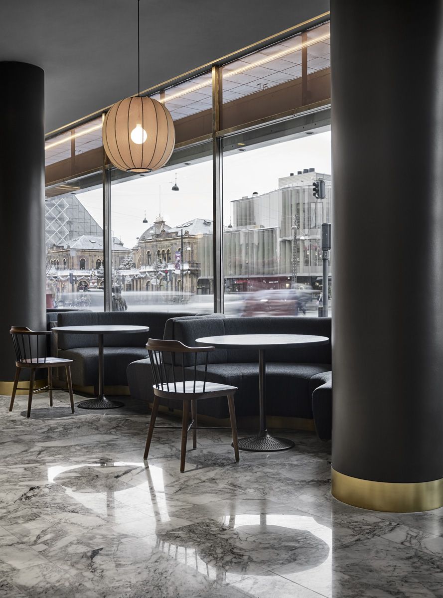 Loftlampe i lobby område