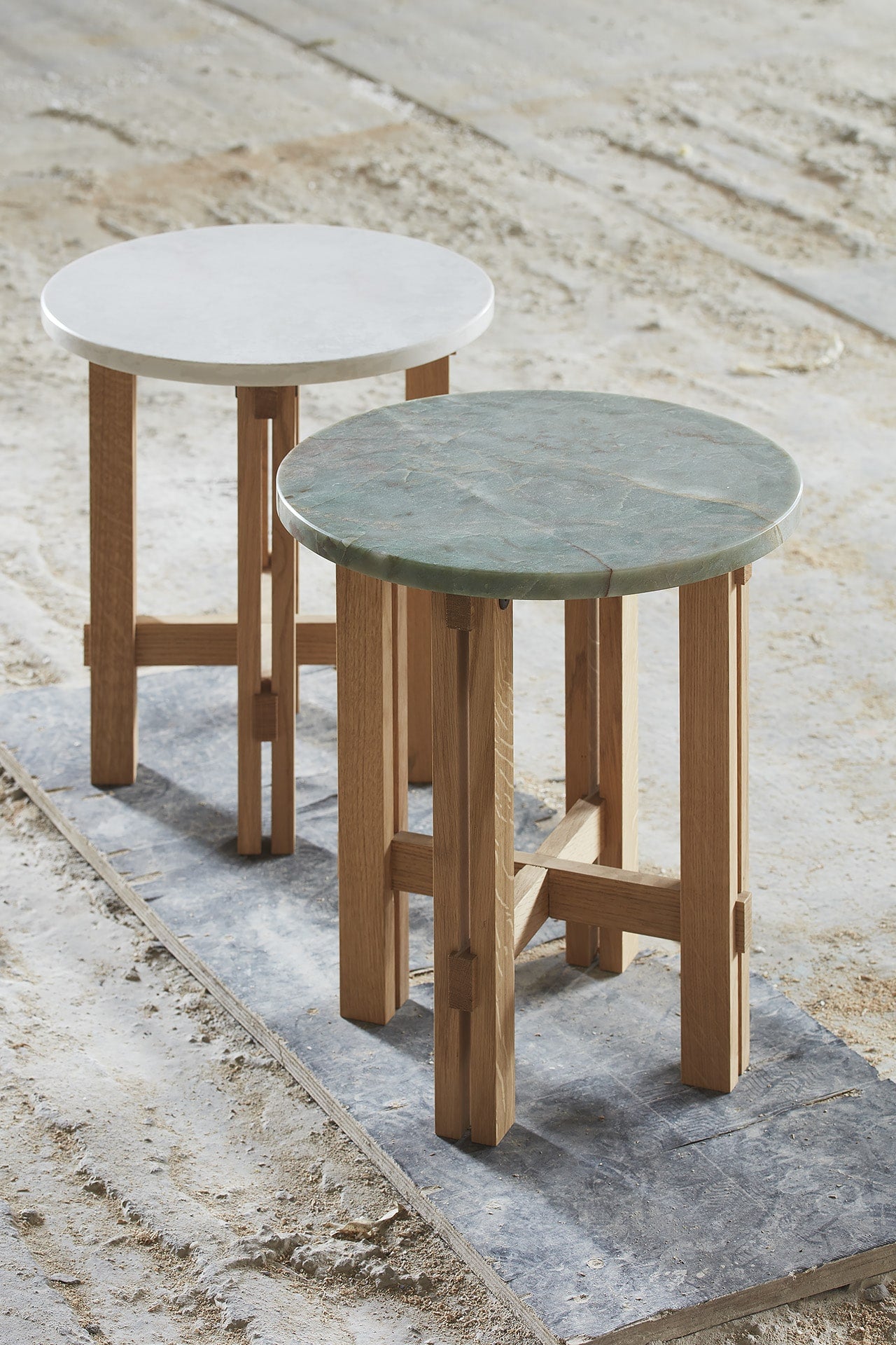 2 sideborde med marmorplade