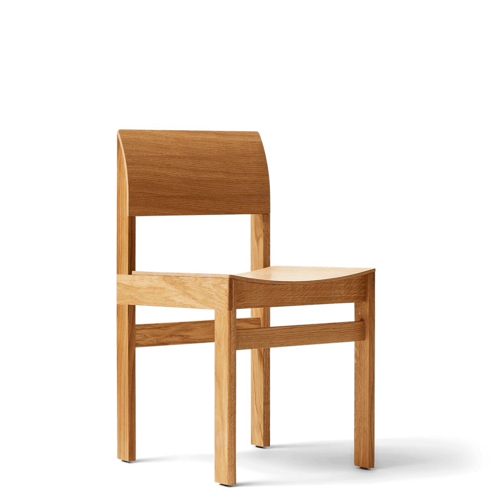 Sonder spisebordsstol i træ - Form & Refine