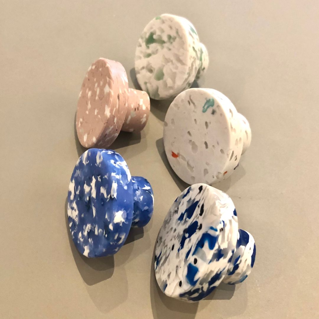 Billede af greb i 100% plast i 5 forskellige farver