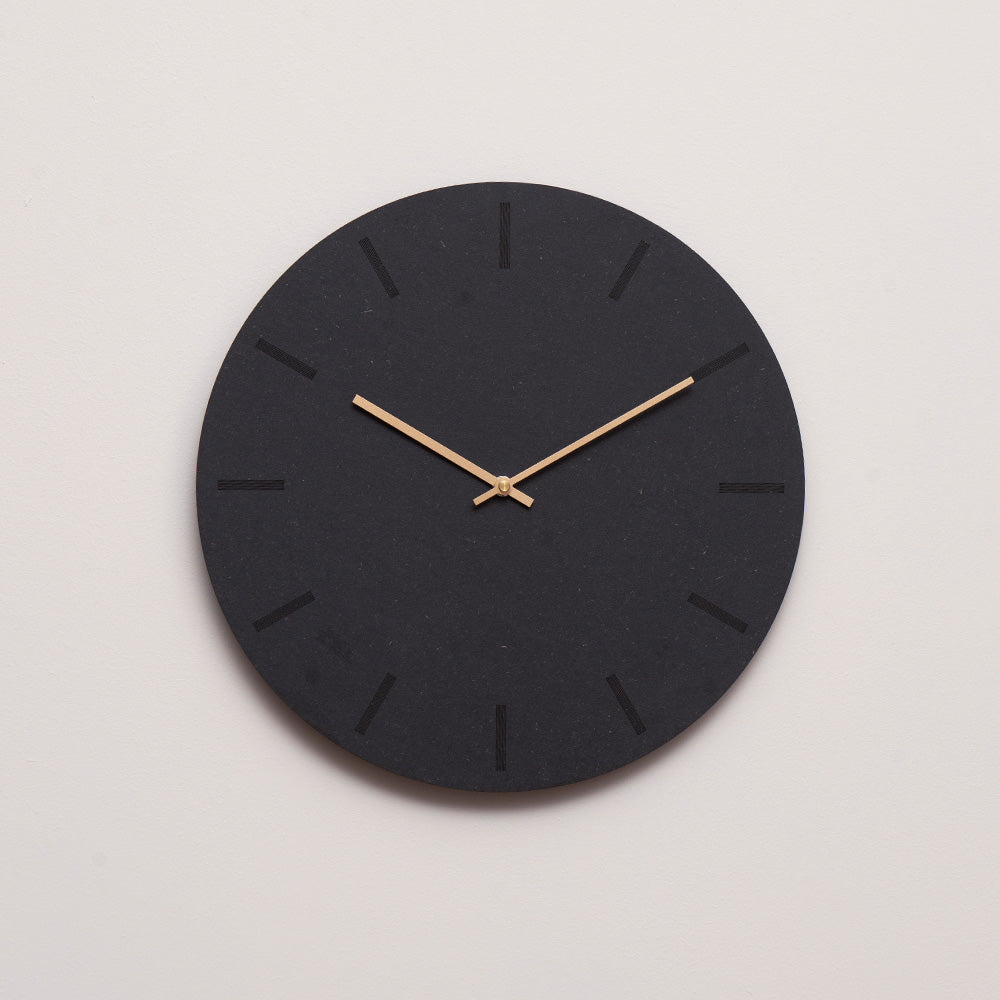 Grå ur med kobber viser