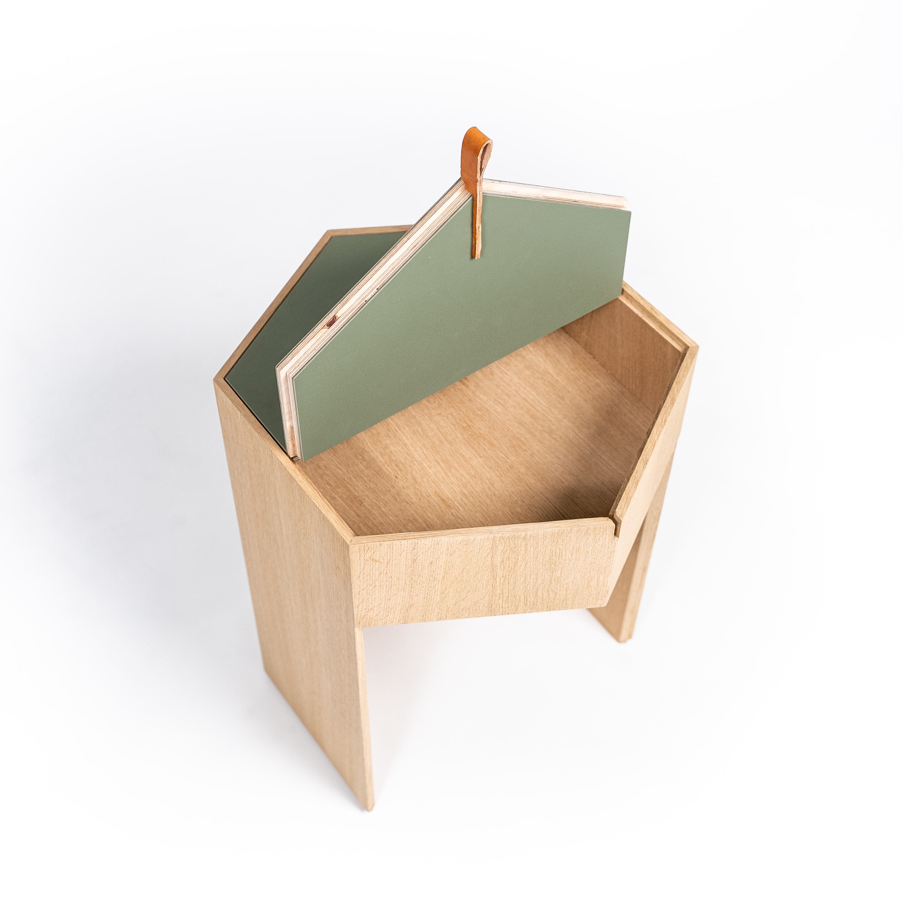 Sidebord i hexagon form