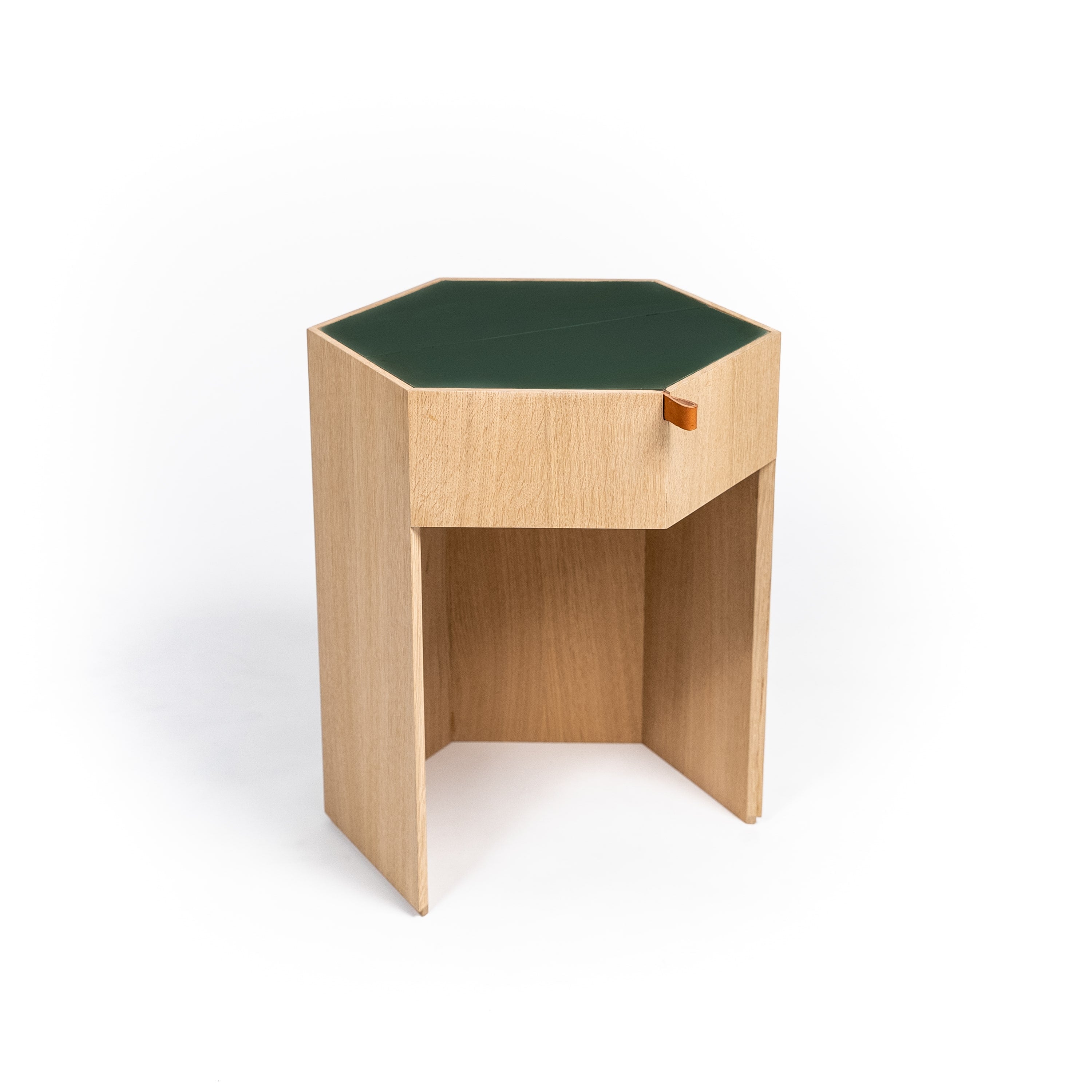 Sidebord i hexagon form