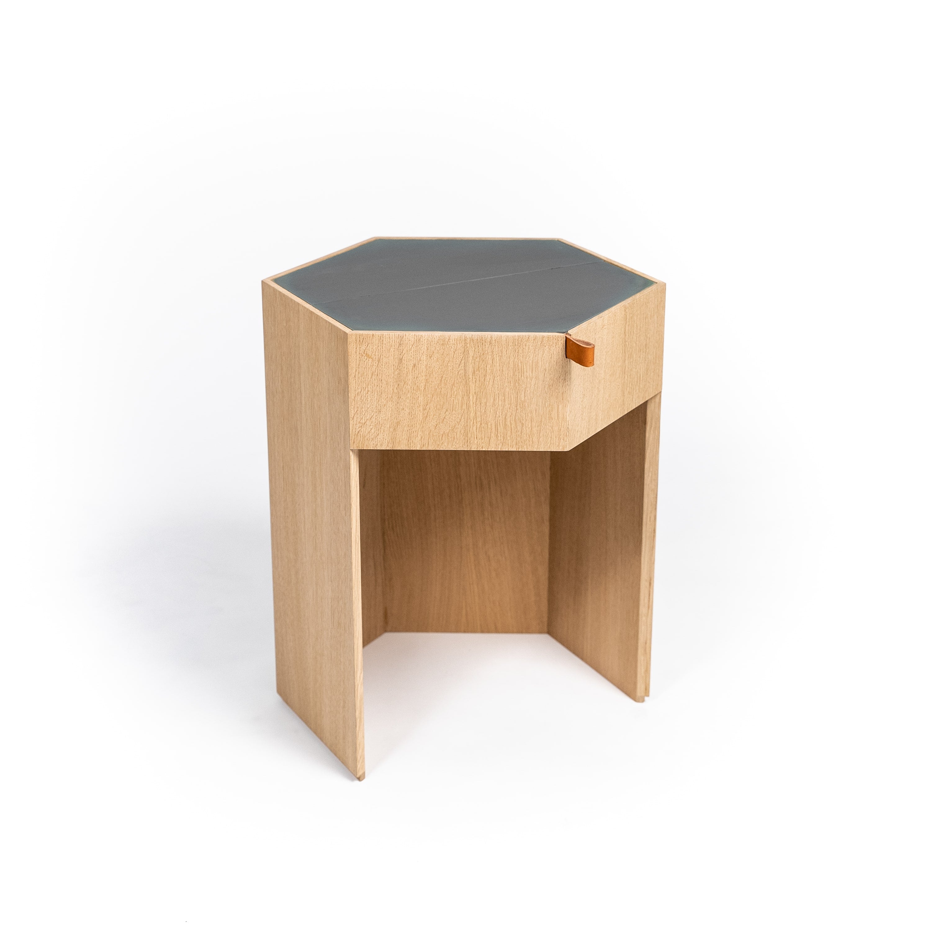 Sidebord i hexagon form