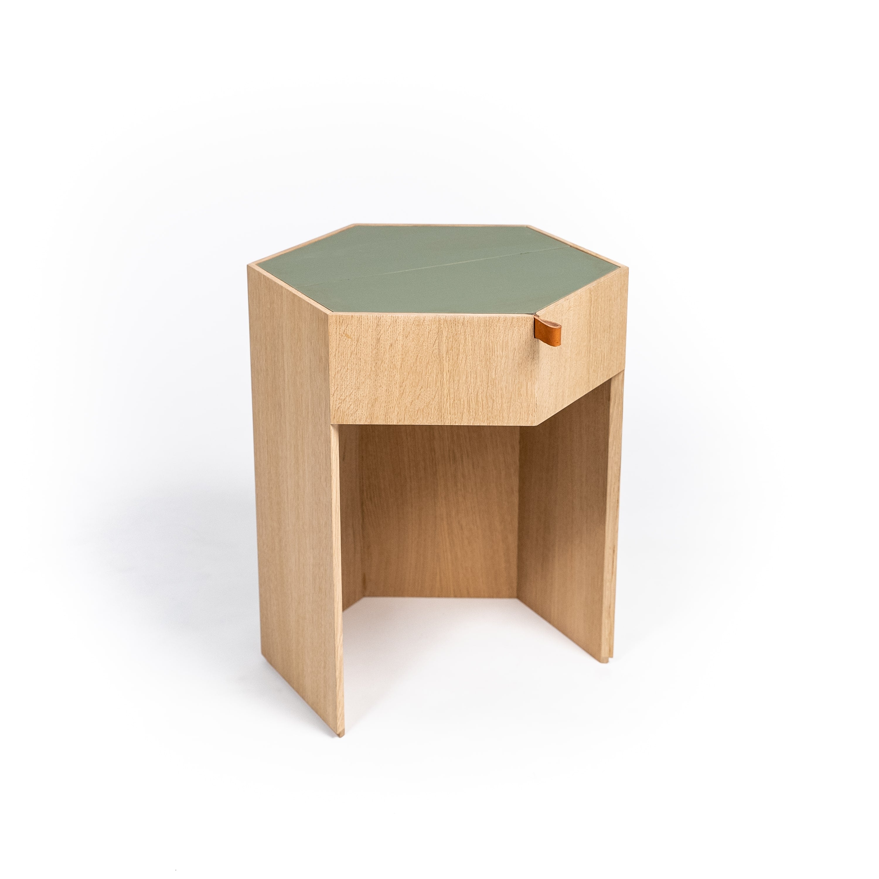 Sidebord i hexagon form