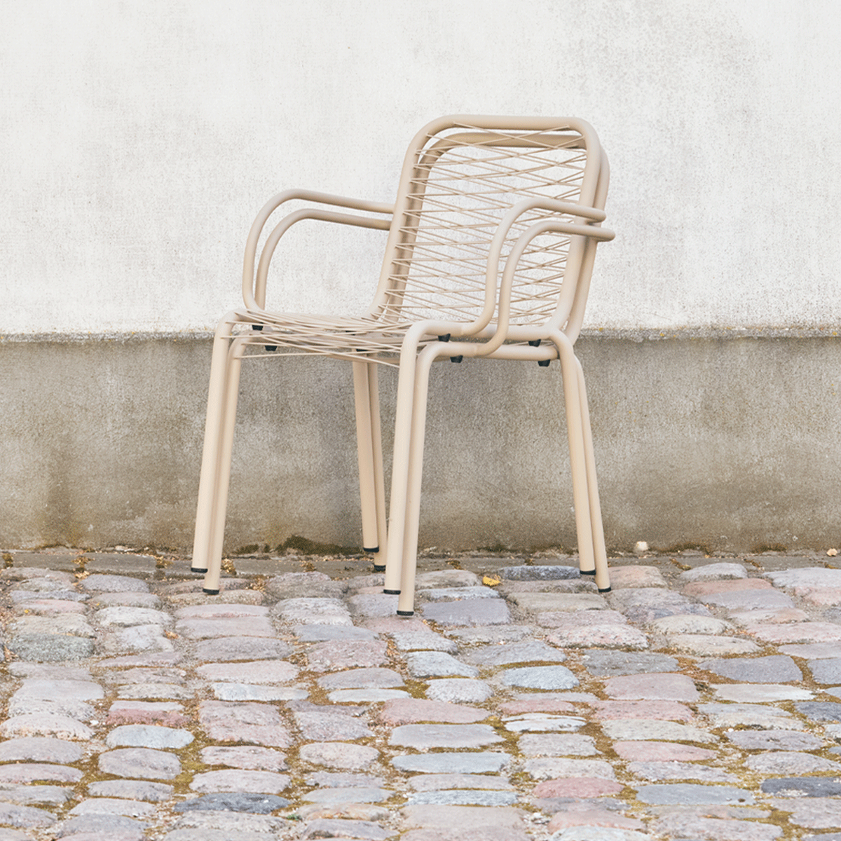 2 havestole i beige stablet