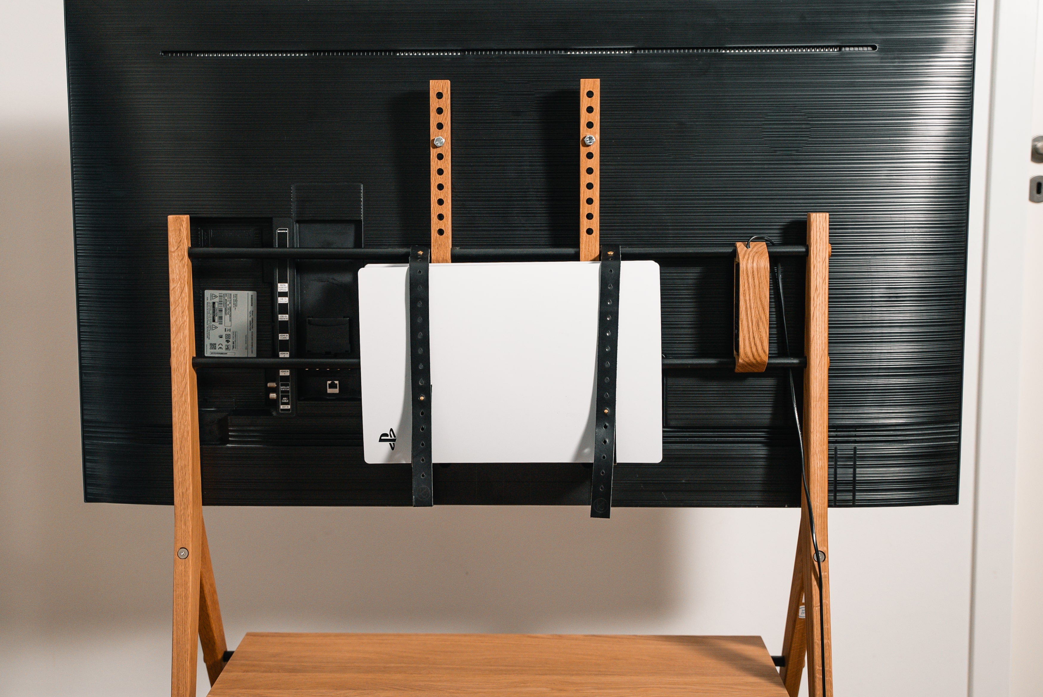 Bagside af TV stander