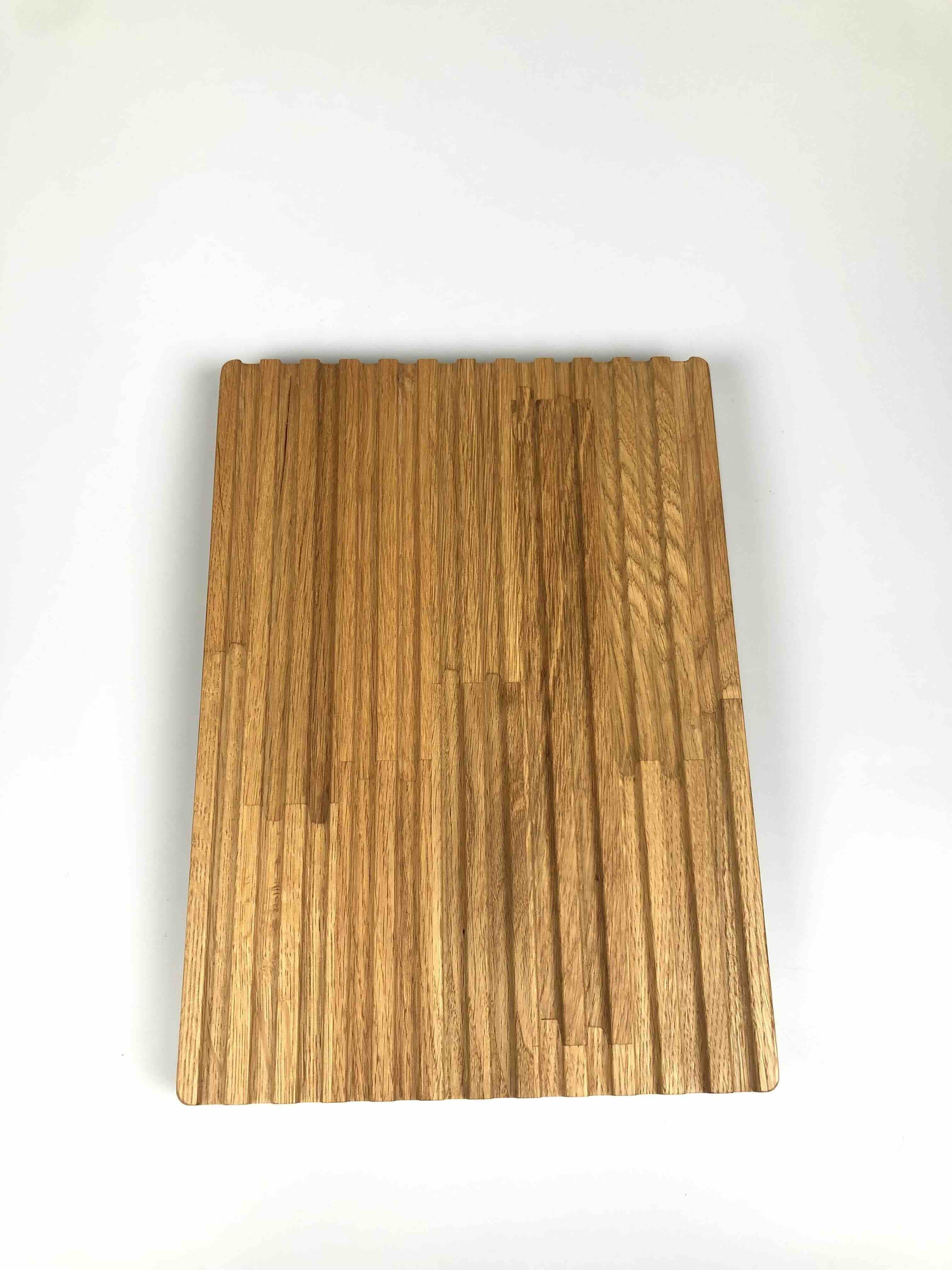 Lille skærebræt i træ med riller fra Underflod