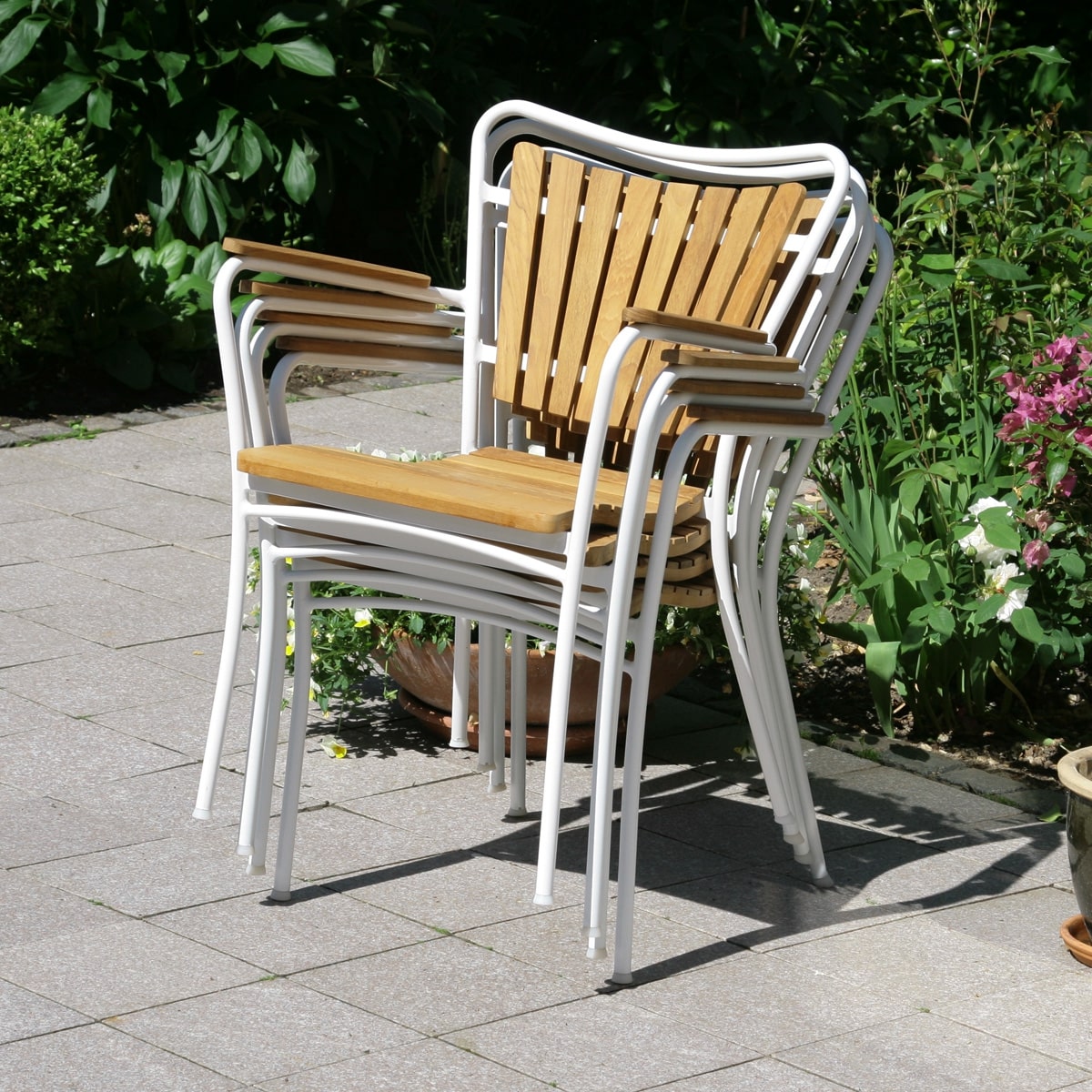 Marguerit havestole stablet i haven