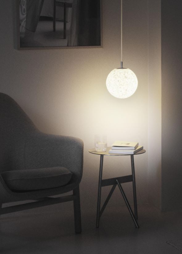 Lampe ved hyggehjørne i stue