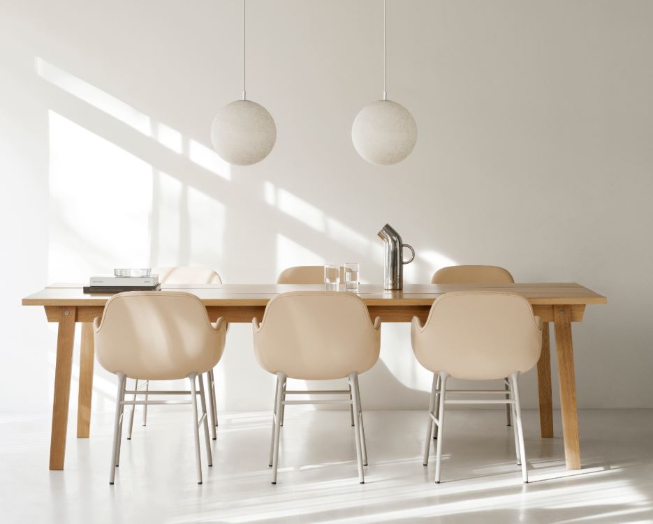 2 lamper i ø30 hængende over spisebord