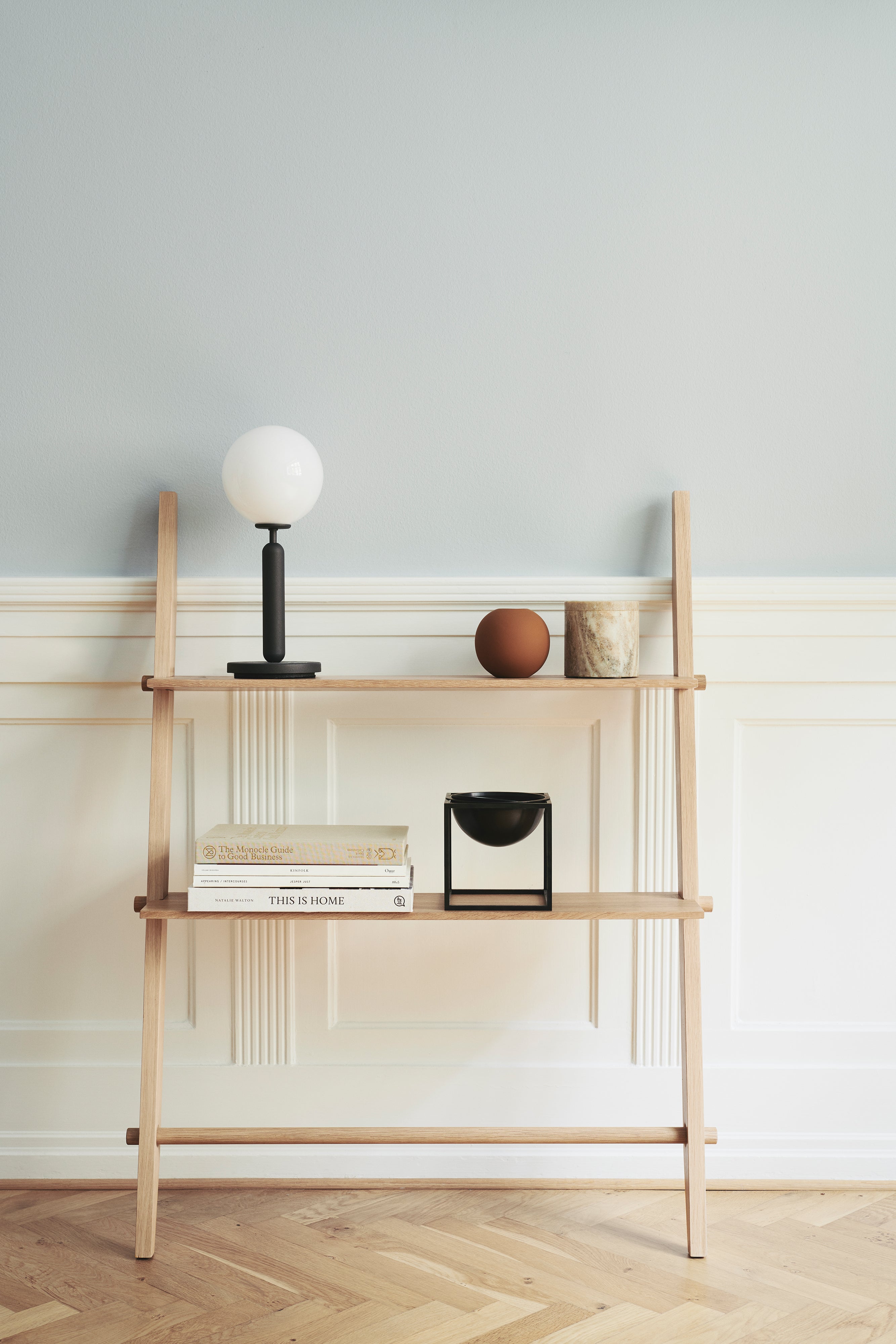 Reol til vægen i egetræ