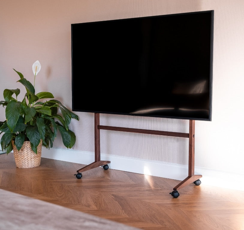 SIKA tv stativ med hjul, i stue