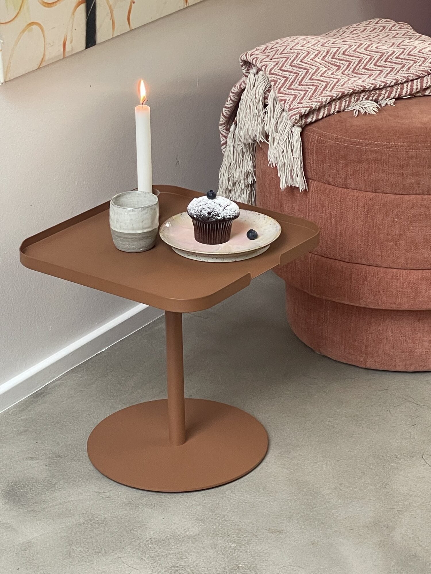 Sidebord fra designbite i rustrød