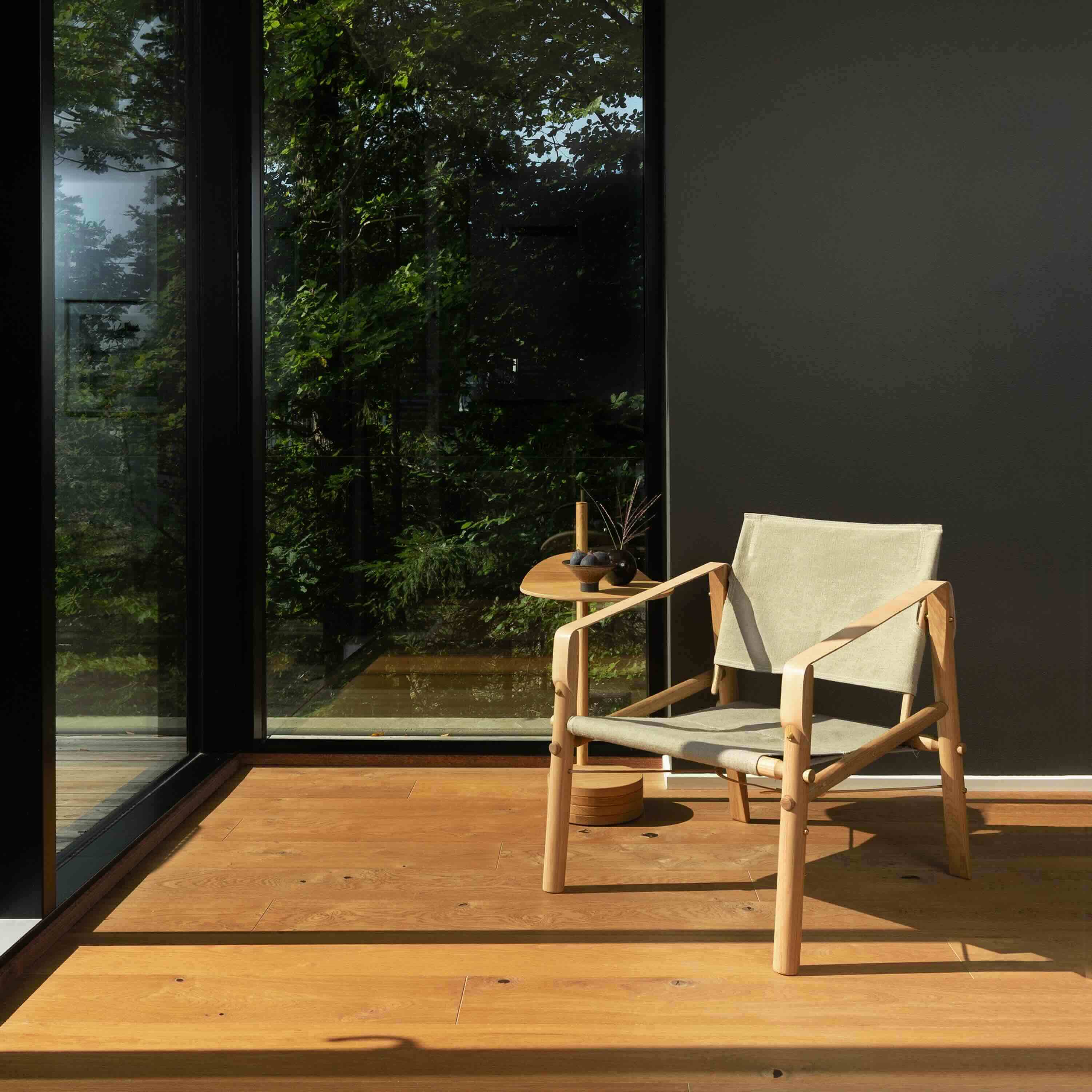 Lænestol i egetræ og hør