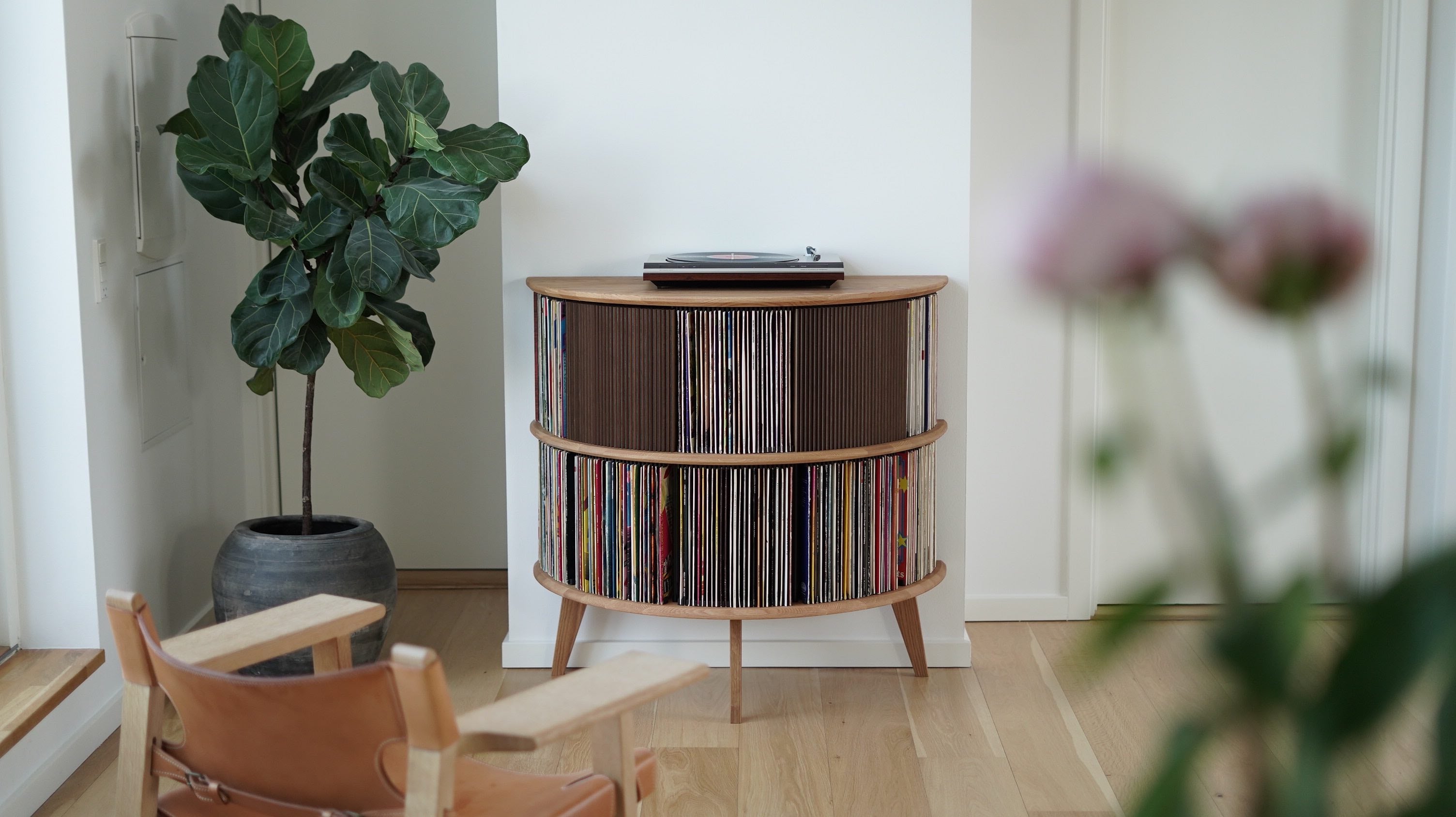 Vinylpladeholder med vinylafspiller