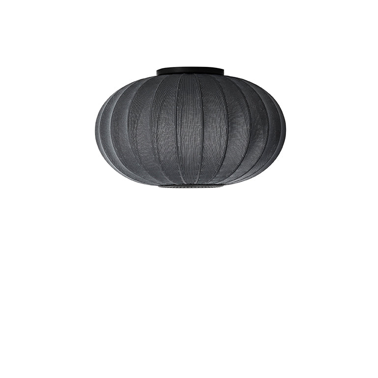 loftlampe i sort med sorte detaljer