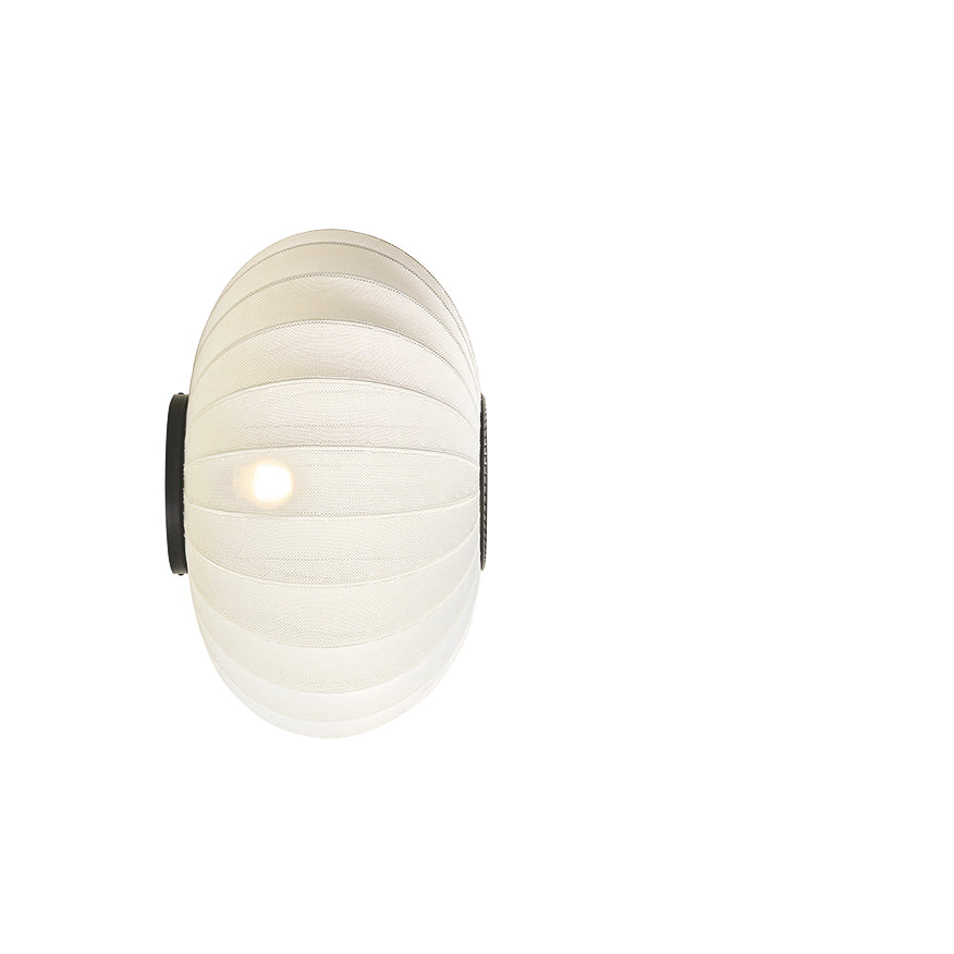 Loftlampe i hvid med sorte detaljer