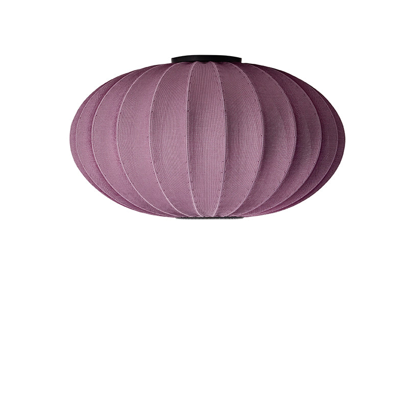 Loftlampe i lilla med sorte detaljer