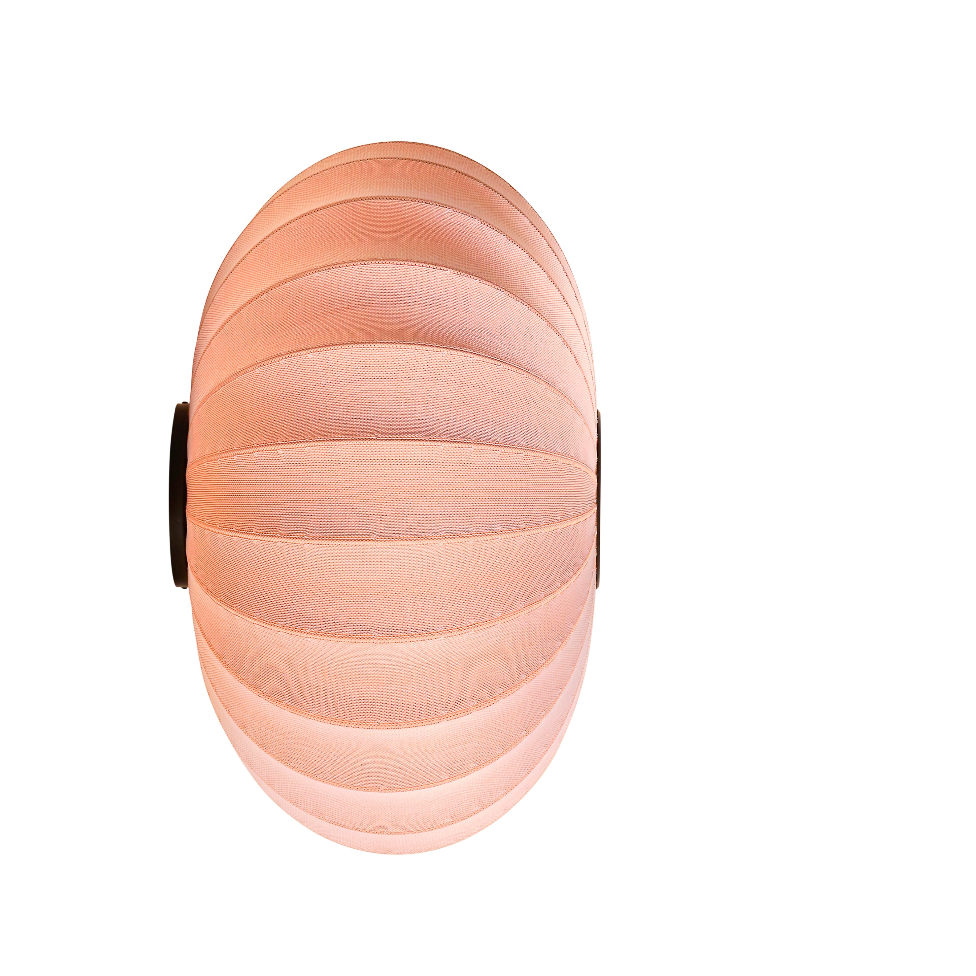 Lampe i coralfarvet og sorte detaljer