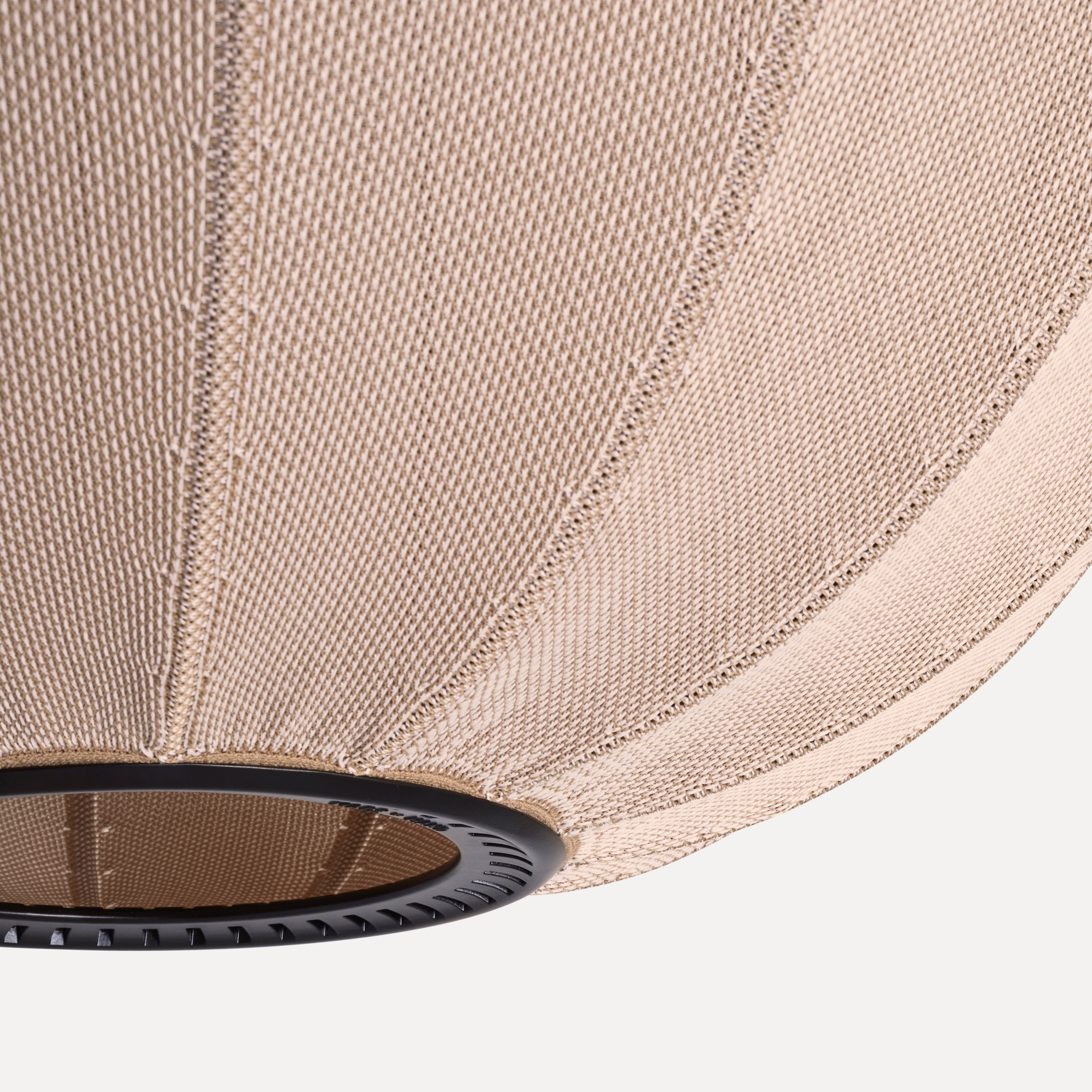 Nærbillede af lyserød lampe