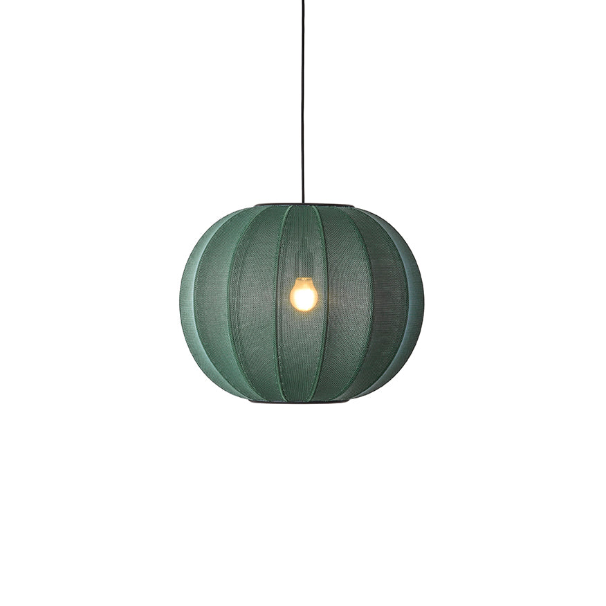 Grøn rund loftlampe med lys i