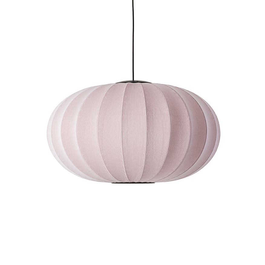 Loftlampe i lys pink med sort ledning