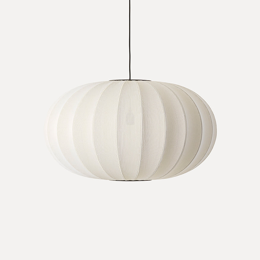 Loftlampe i hvid med sort ledning