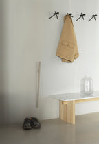 Entre med bænk, skohorn og knager