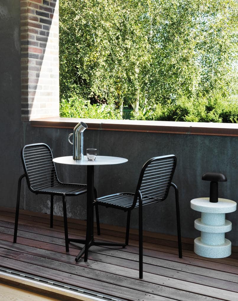 Lille cafesæt på terrasse 