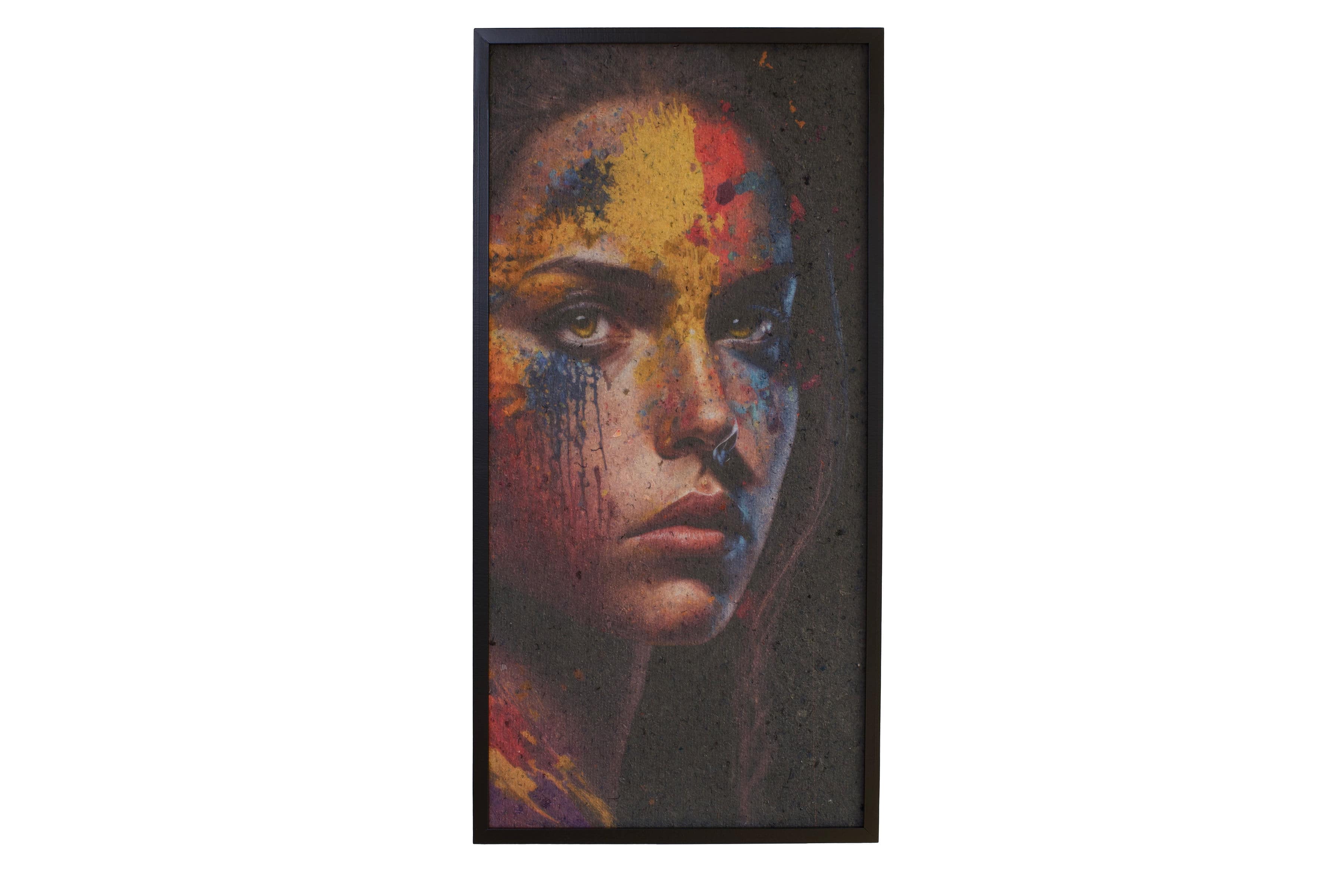 Akustikpanel med en dame på og malerpletter