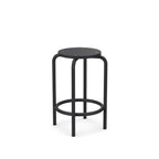 Skammel i sort med trin til foden