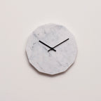 Marmor ur med sort viser