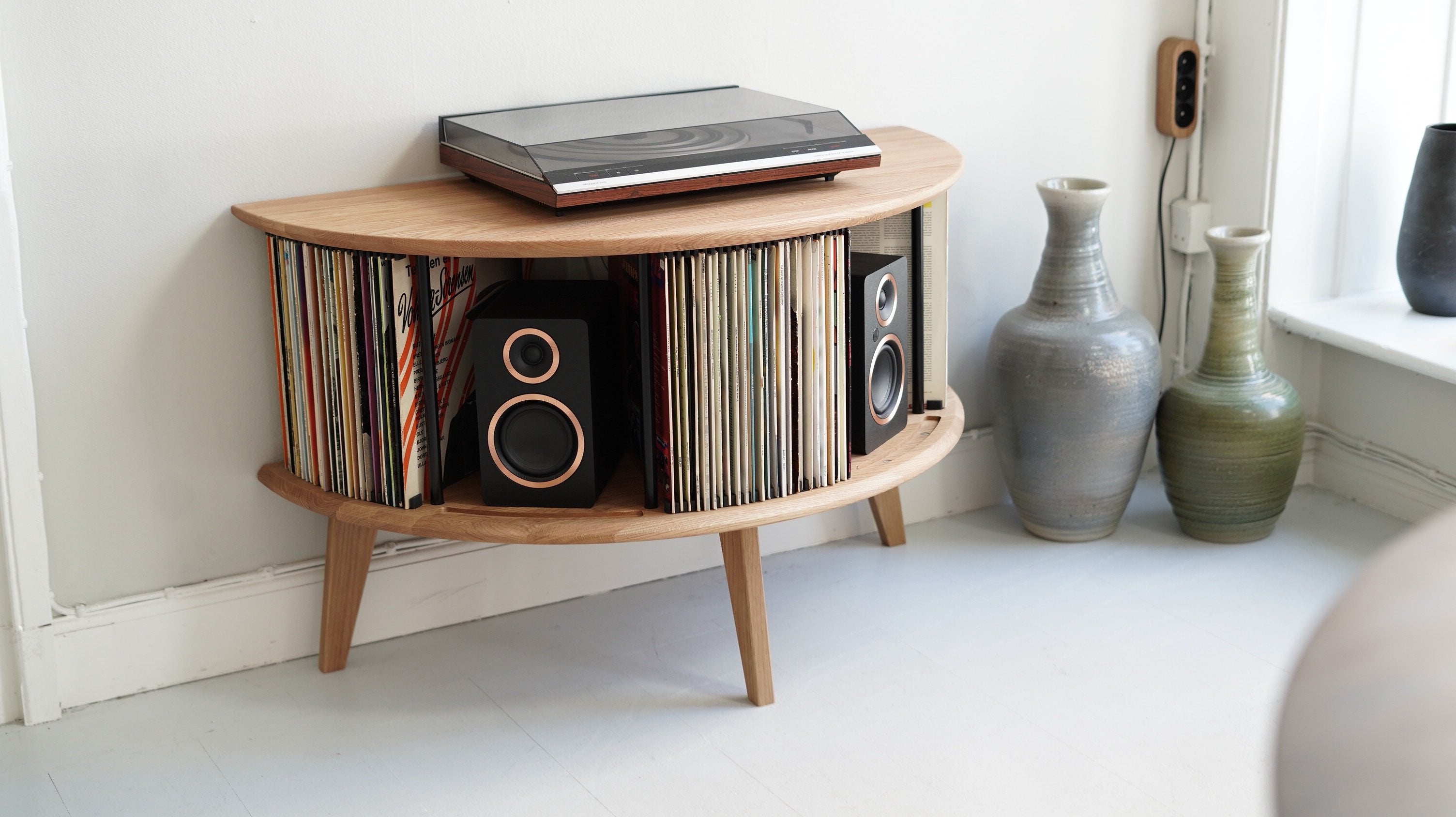 Vinylpladeholder med vinylafspiller