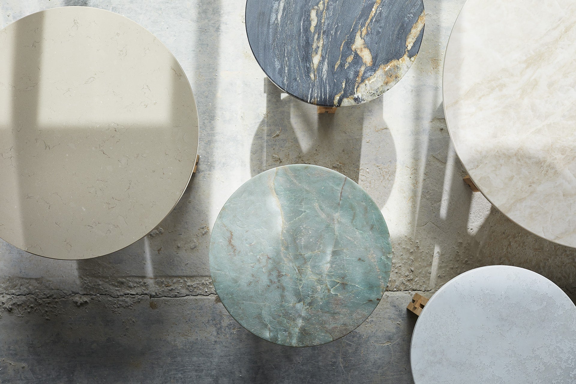 sofaborde med marmorplade