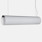 Pendellampe i washi papir med en bjælke i sort egetræ.
