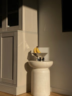 Ferm skål på piedestal