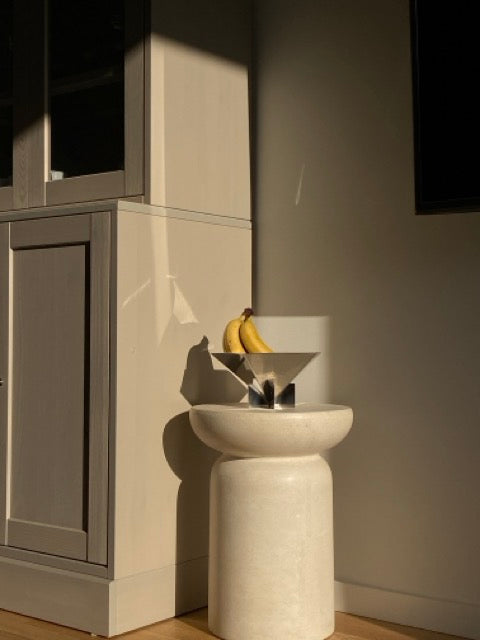 Ferm skål på piedestal