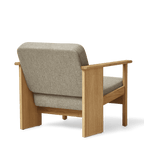 Loungestol i eg med polstring i grå 