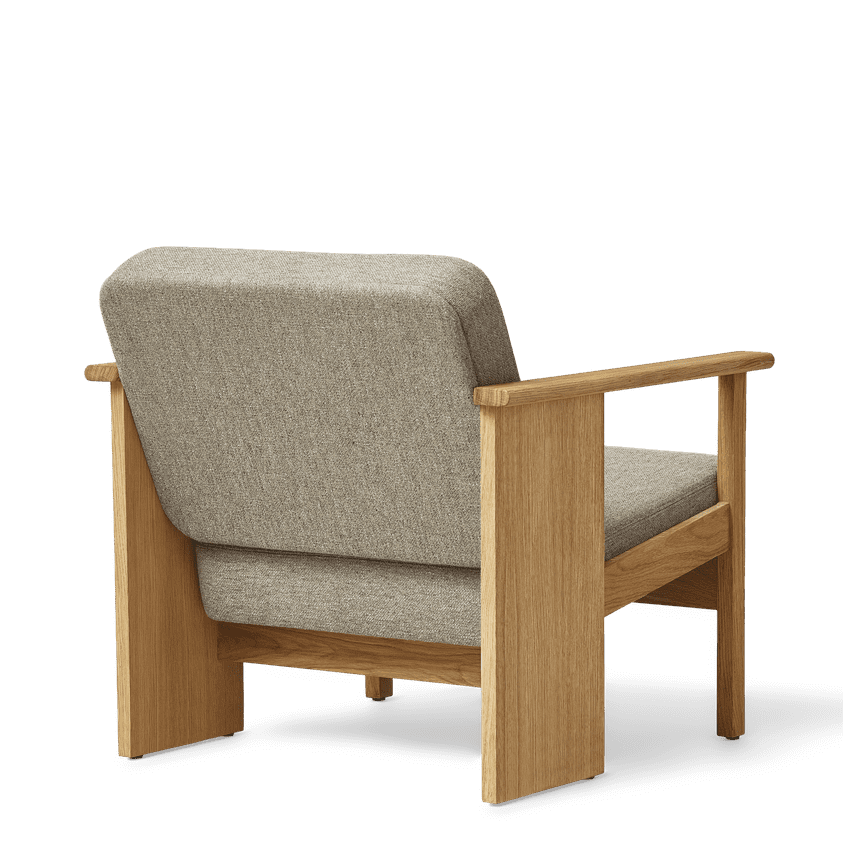 Loungestol i eg med polstring i grå 