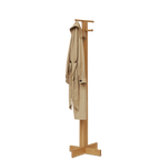 Stumtjener i eg med trenchcoat på