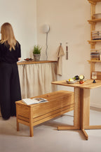 Spisebord firkantet og bænk i eg