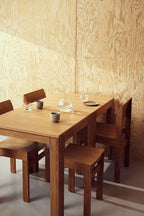 Spisebord med 4 spisebordsstole i eg