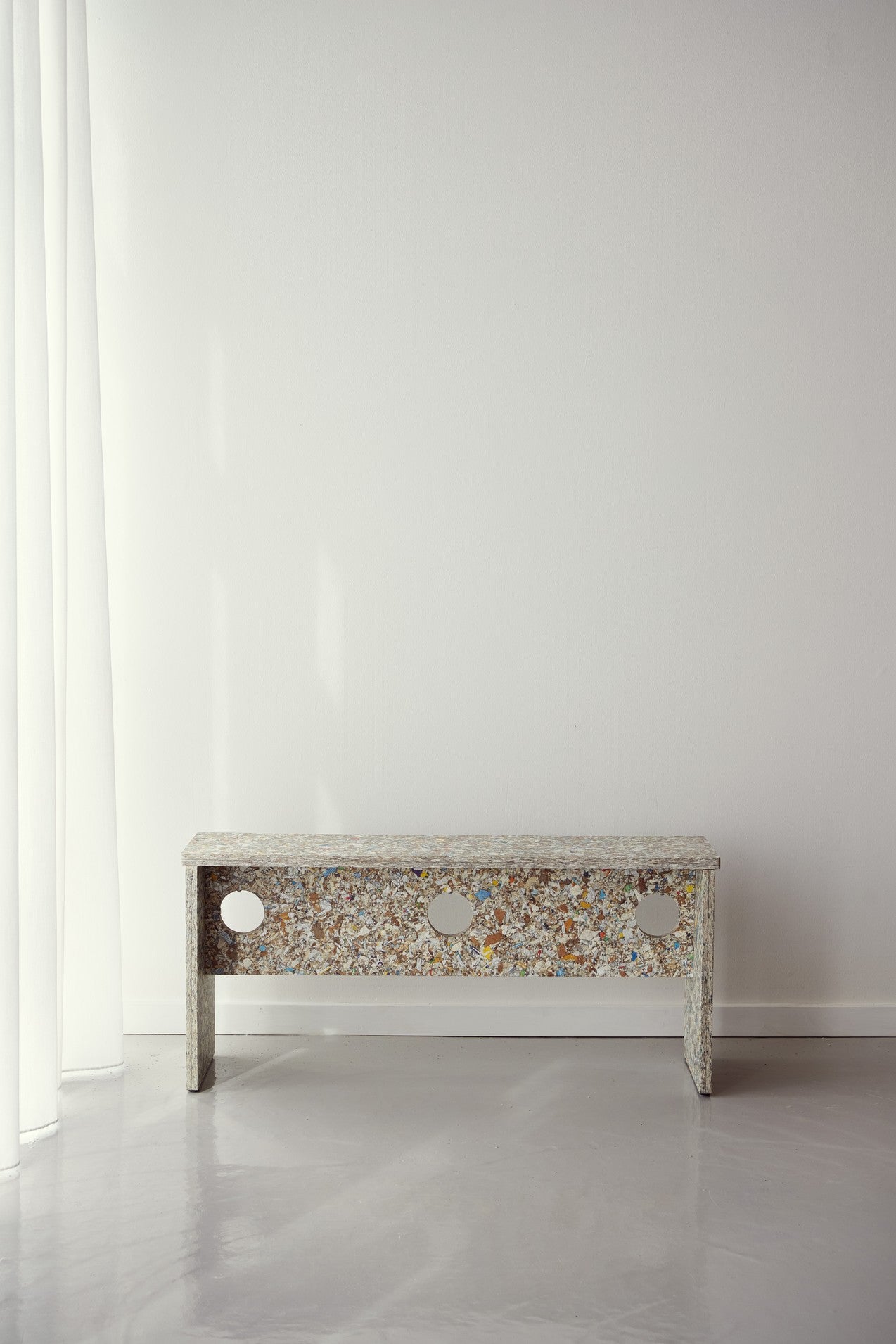 Bænk i genanverndt plast 