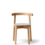 Spisebordsstol i træ med polstret sæde 