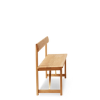 Bænk i eg set fra siden af