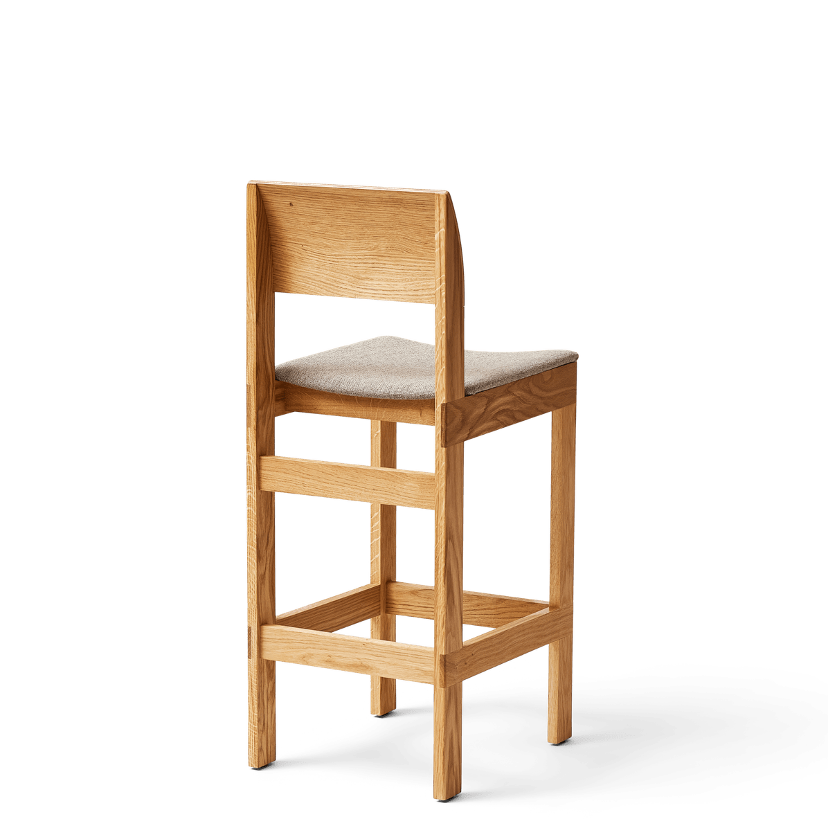 Sonder barstol i træ - Form & Refine