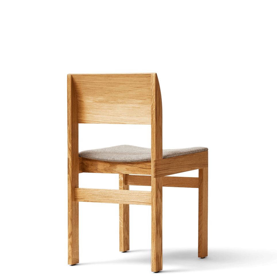 Spisebordsstol i eg, med polstret sæde