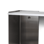 Nærbillede af skrue i krom hylde