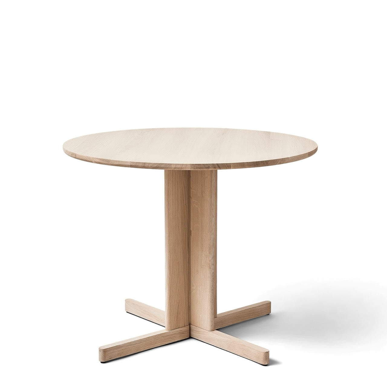 Trefoil rundt bord i træ Ø90 - Form & Refine